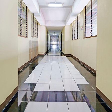 Oyo Life 93103 Apartement Gateway Cicadas By Fikri Room Bandung Exterior foto