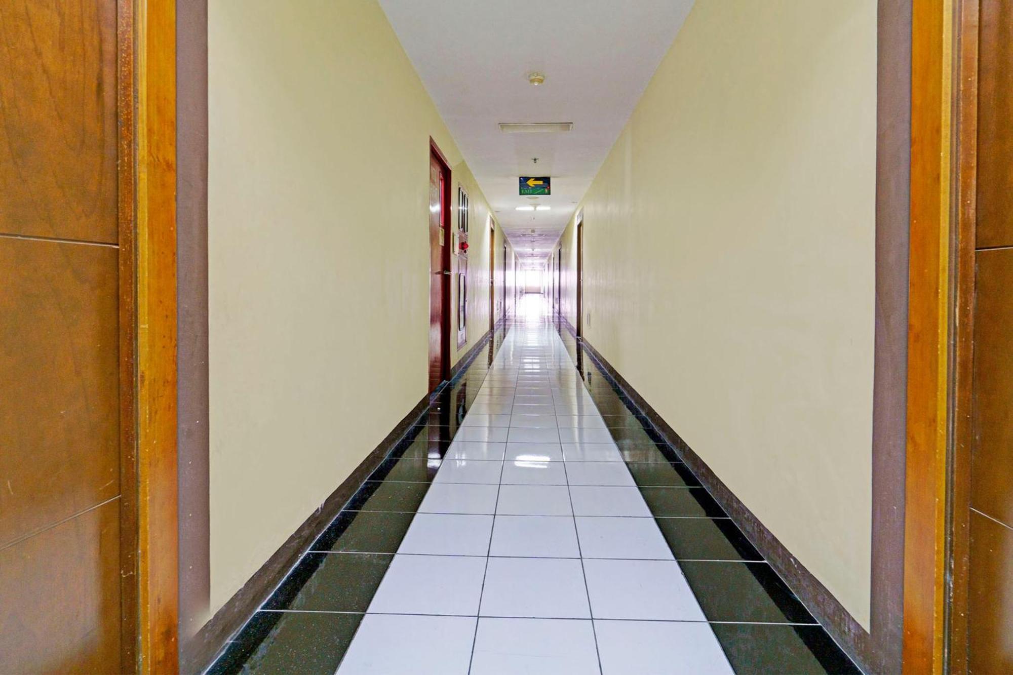 Oyo Life 93103 Apartement Gateway Cicadas By Fikri Room Bandung Exterior foto