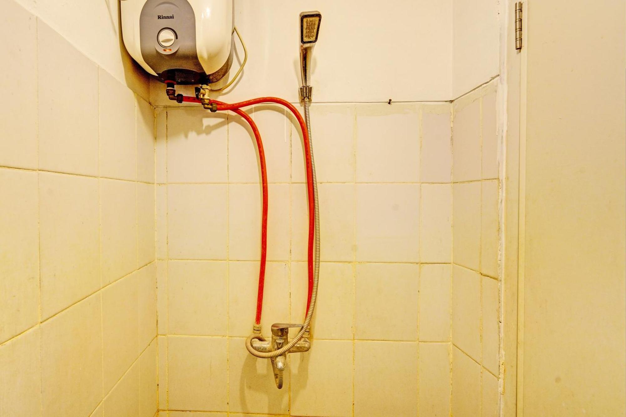 Oyo Life 93103 Apartement Gateway Cicadas By Fikri Room Bandung Exterior foto