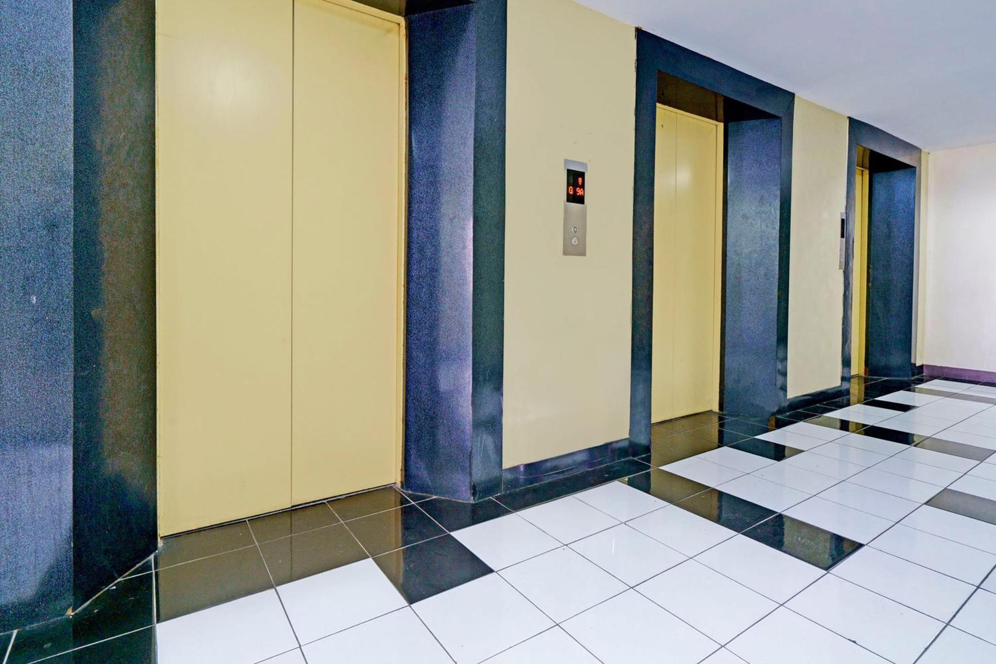 Oyo Life 93103 Apartement Gateway Cicadas By Fikri Room Bandung Exterior foto